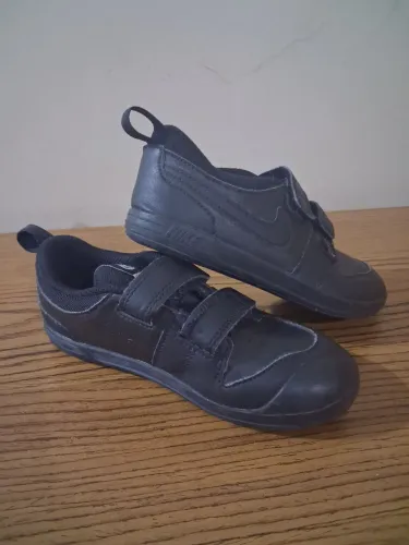 Tênis Nike infantil 26ferro - troco por figurinha da copa