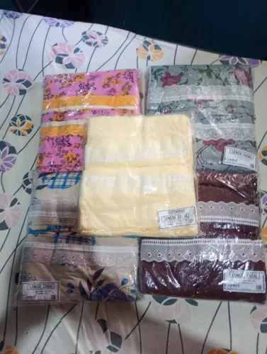 5 lençóis de casal box e 2 toalha de banho por 400$ facilito a entrega até o centro.