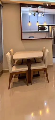 Mesa de jantar 4 lugares cadeiras estofadas