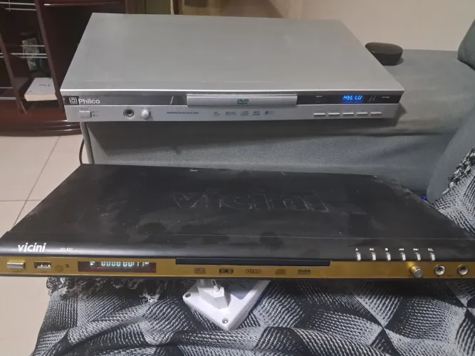 2 aparelhos de DVD ara aproveitar peças