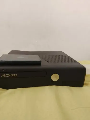 ? Xbox 360 Slim + HD externo 500GB + Kinect + Controle + PES 2013