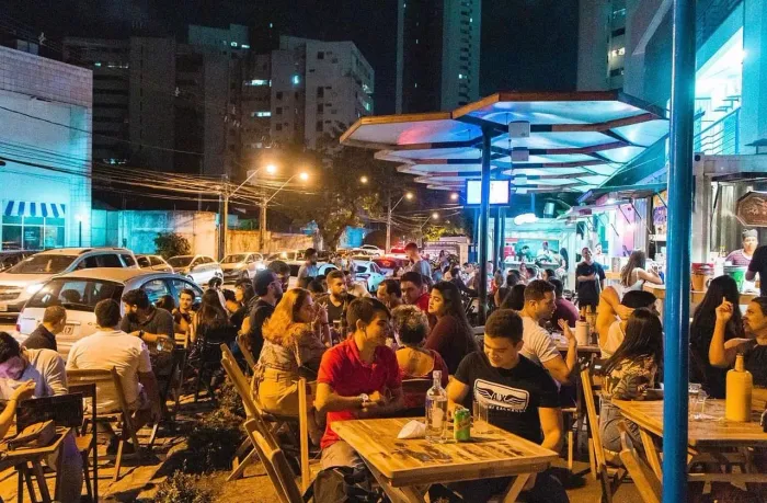 Loja comercial na Av 17 de agosto esquina com a estrada das Ubaias