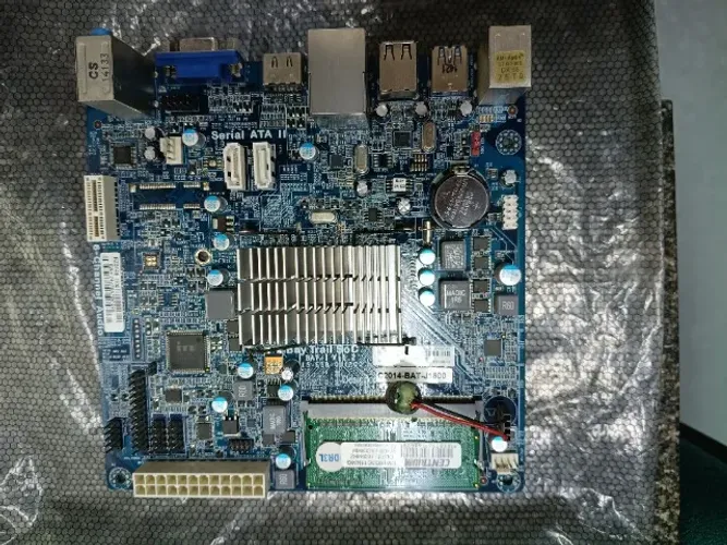 Placa Mãe Mini ITX com memória de 4GB