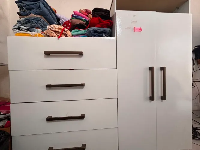 Cômoda Semi-nova
