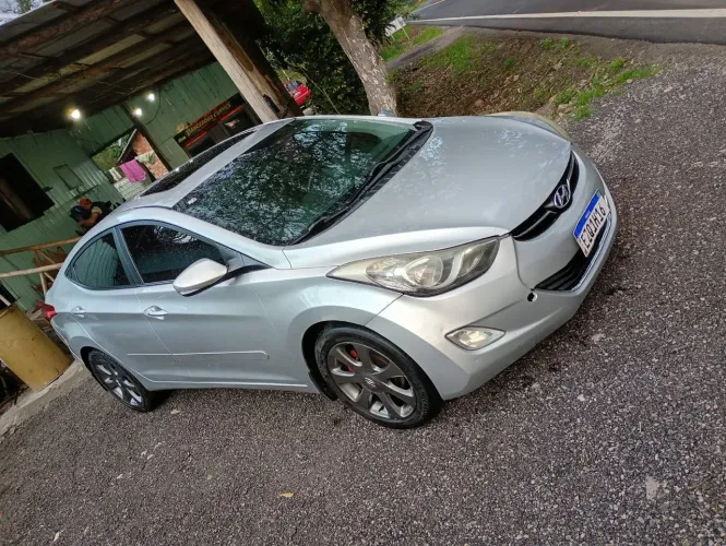 Hyundai Elantra GLS 1.8 16V Aut. 2012