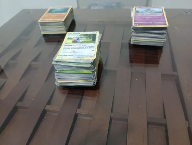 315 Cartas de Pokémon mais dois fichários