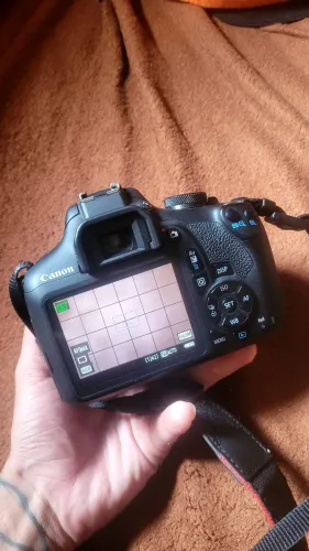 CANON EOS REBEL T7 + LENTE 24mm + CARTÃO DE MEMÓRIA 64GB + BATERIA E CARREGADOR + BAG