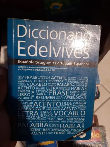 Vende-se 3 dicionários (inglês, espanhol e português)