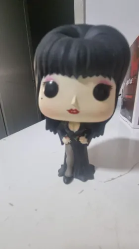 Funko pop Elvira A rainha das trevas