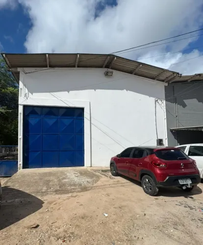 Galpão no Bessa com 930 m2 e 300 m2 de pátio