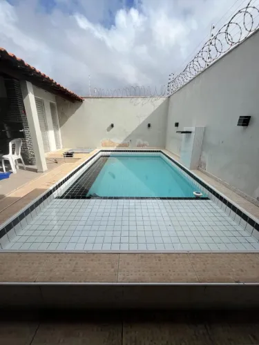 Alugo casa super espaçosa - Com piscina