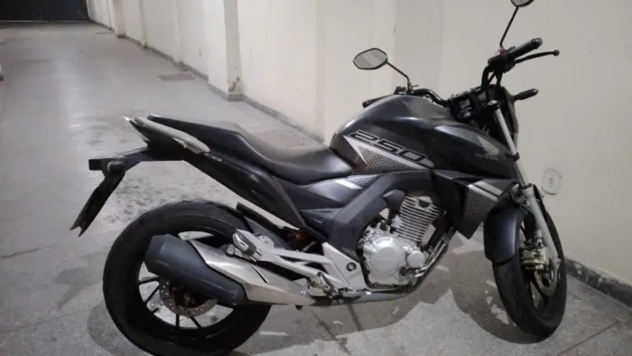 Honda Cb Twister 250/ 2022 baixa quilometragem