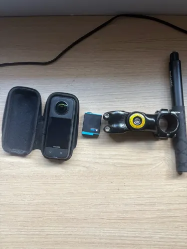 INSTA360 X3 5.7K 360º - SEMI-NOVA + BASTÃO INVISÍVEL