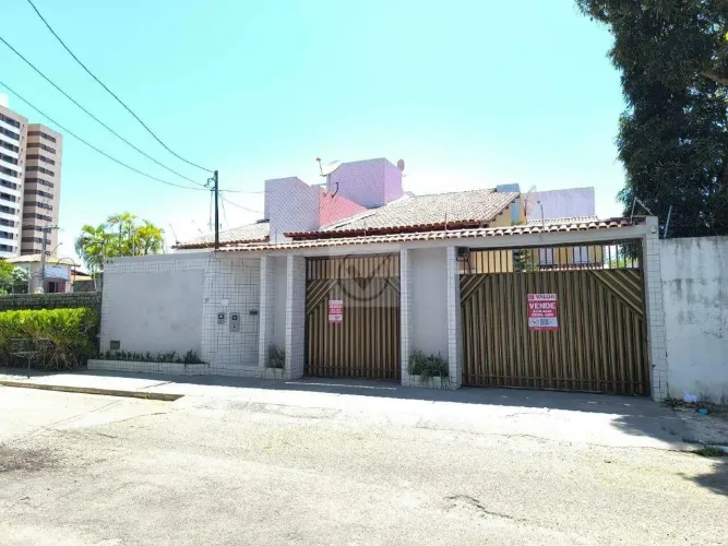 Casarão Versátil e Amplo: Ideal para Clínicas, Escolas ou Sedes Corporativas