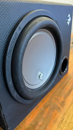 Caixa Selada Com Subwoofer Falcon 10Pol
