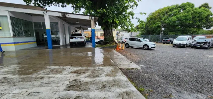 Aluguel de Loja Comercial com 6 salas, 4 banheiros e 50 vagas de garagem em Pernambués, Sa