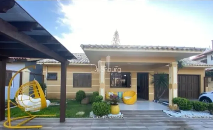 Casa semi mobiliada, 3 dormtórios(1 suíte) na Praia de Imbé. Ref.:487