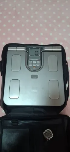 Kit de Avaliação Física: balança, adipometro, fita métrica e bolsa