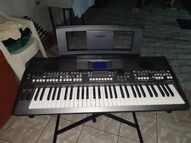 Teclado Yamaha PSR-S670