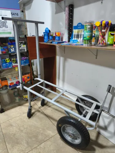 Vendo carrinho de transporte novo, ideal para ambulantes.