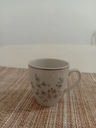 Xícara Vintage Floral Beatriz Natal Brasil - Linda Peça para Coleção e Decoração
