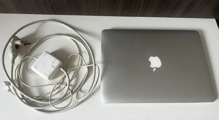 Macbook - Apple