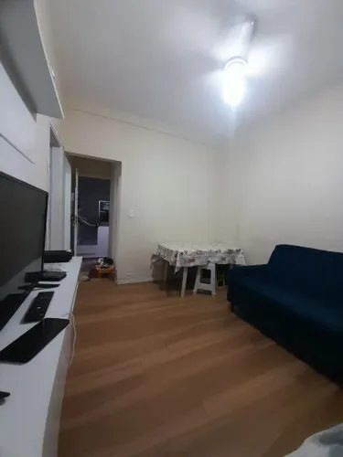 Alugo apartamento em santos com quarto , sala , cozinha e banheiro em frente a praia
