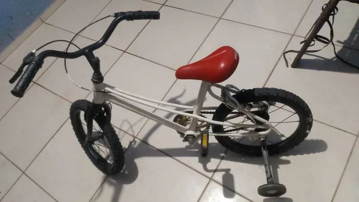 Vendo uma bicicleta infantil 