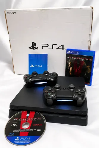 PS4 Slim 500GB Completo na Caixa + 2 Controles + Metal Gear Solid V