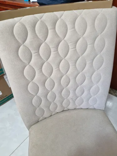 Vendo 4 cadeiras estofadas em veludo