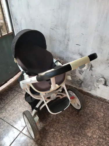 Carrinho de bebê + Moisés quinny 