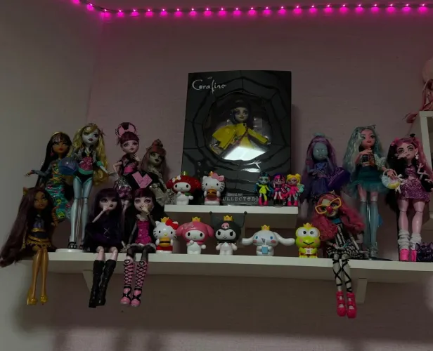 Lote Monster high + coleção sanrio!! (Ler descrição)
