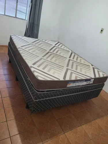 Vendo uma cama box casal