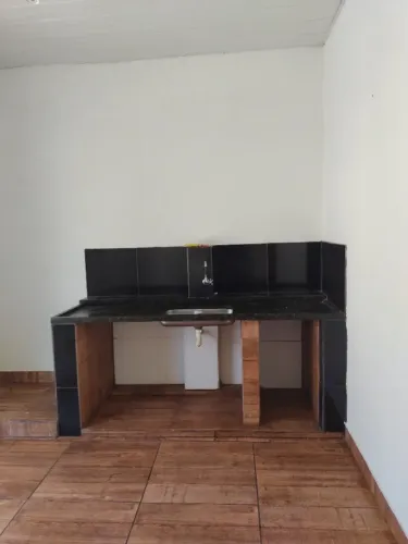 Alugo casa edícula Solo Sagrado 