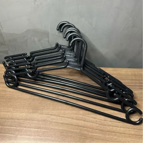 Cabides pretos