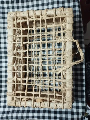 Caixa com tampa de palha