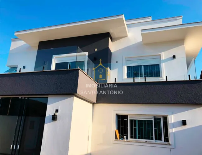 Belíssima casa para locação no centrinho de Santo Antônio