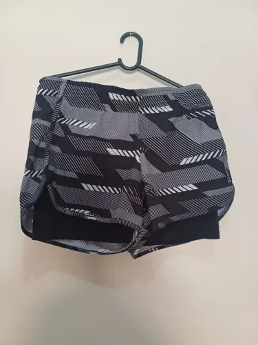 Short feminino tamanho M domyos