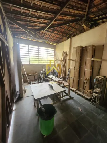 Excelente oportunidade no Bairro Santa Amélia, Pavilhão com uma localização privilegiada!!