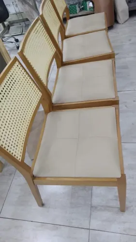 Cadeira Design em Madeira,  assento em Couro Natural encosto em  Palha