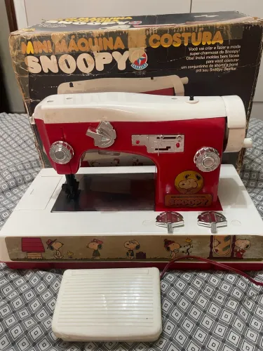 Maquina de costura do Snoopy