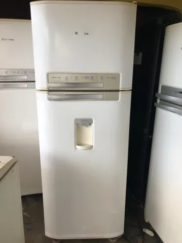 Geladeira Electrolux df50 frost free