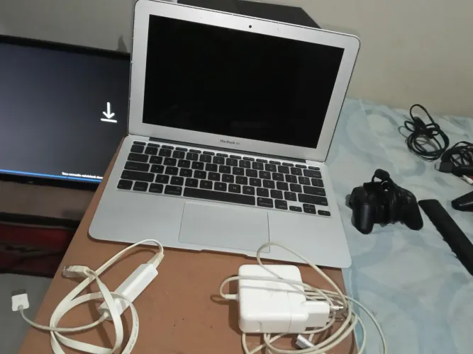 MacBook Air 11 polegadas (2010) - No estado (Para técnicos ou quem sabe formatar)