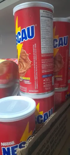 Vendo lata de Nescau e lata de Leite ninho