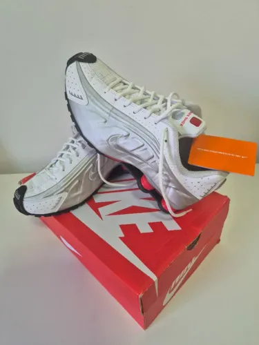 Tênis nike shox r4 white and metallic
