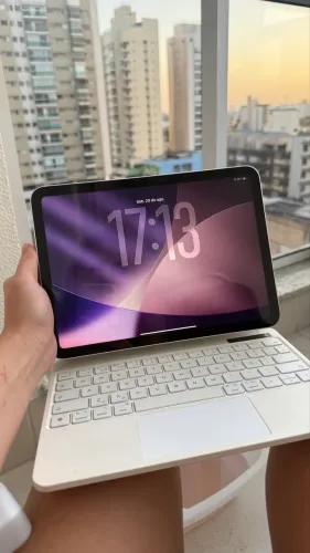iPad 10ª Geração 64GB + Capa com Teclado e Trackpad