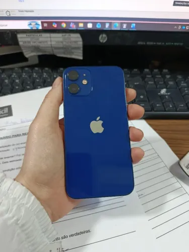 Iphone 12. 70% de bateria