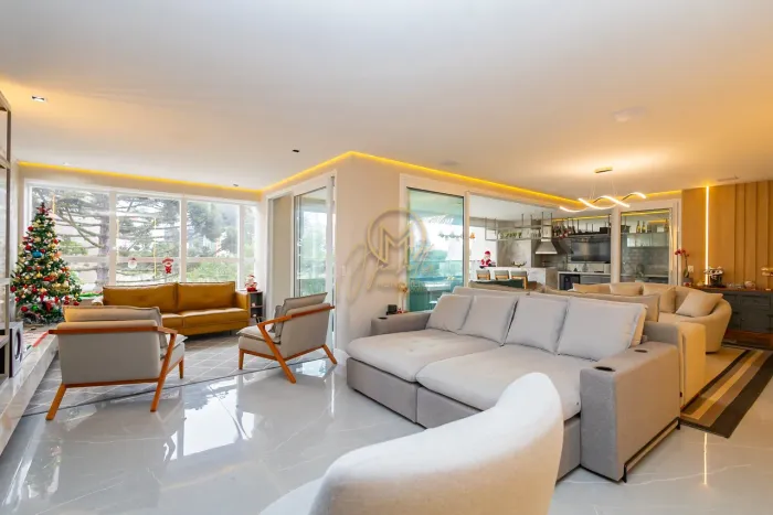 Apartamento mobiliado de 260 m² no Ecoville 4 suítes, 4 vagas e lazer completo.