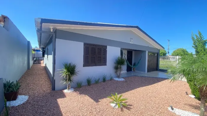 Casa com piscina + anexo nos fundos