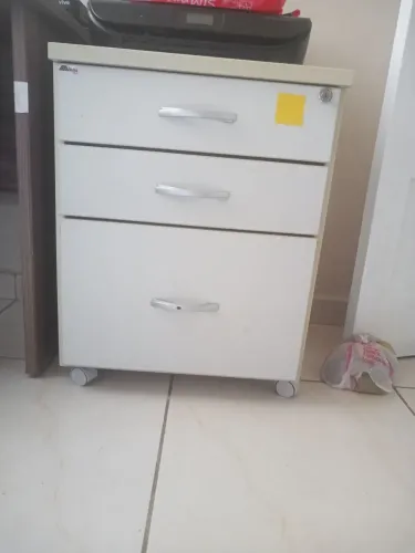 Arquivo pequeno com chave semi-novo